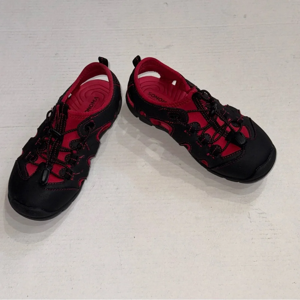 Sonoma Boys Black and Red Sandals Size 13 Med Closed Toe Pre-Owned